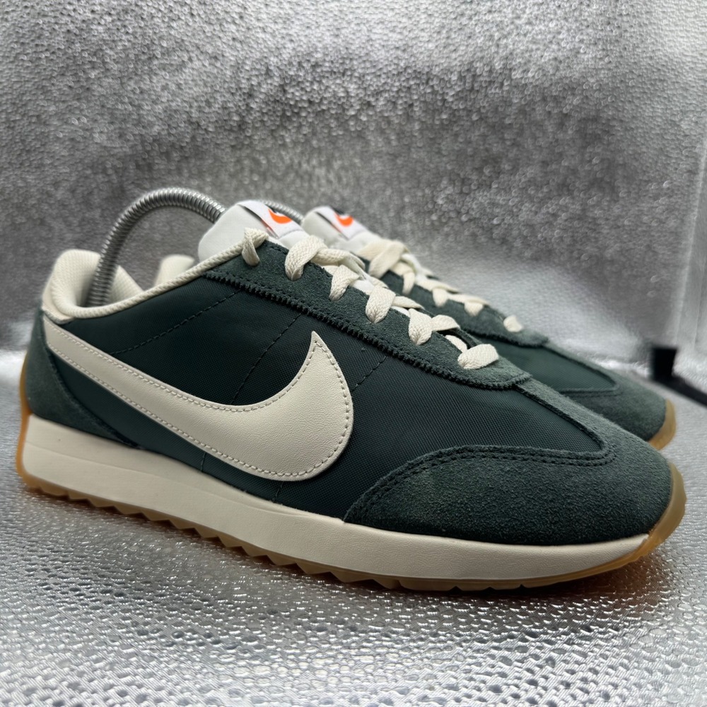 Size 8 Nike Waffle Debut Sneakers Womens Green Excellent Retro HM4771-300